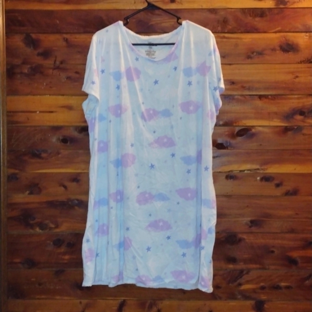 Women's plus size 2x nightgown with clouds